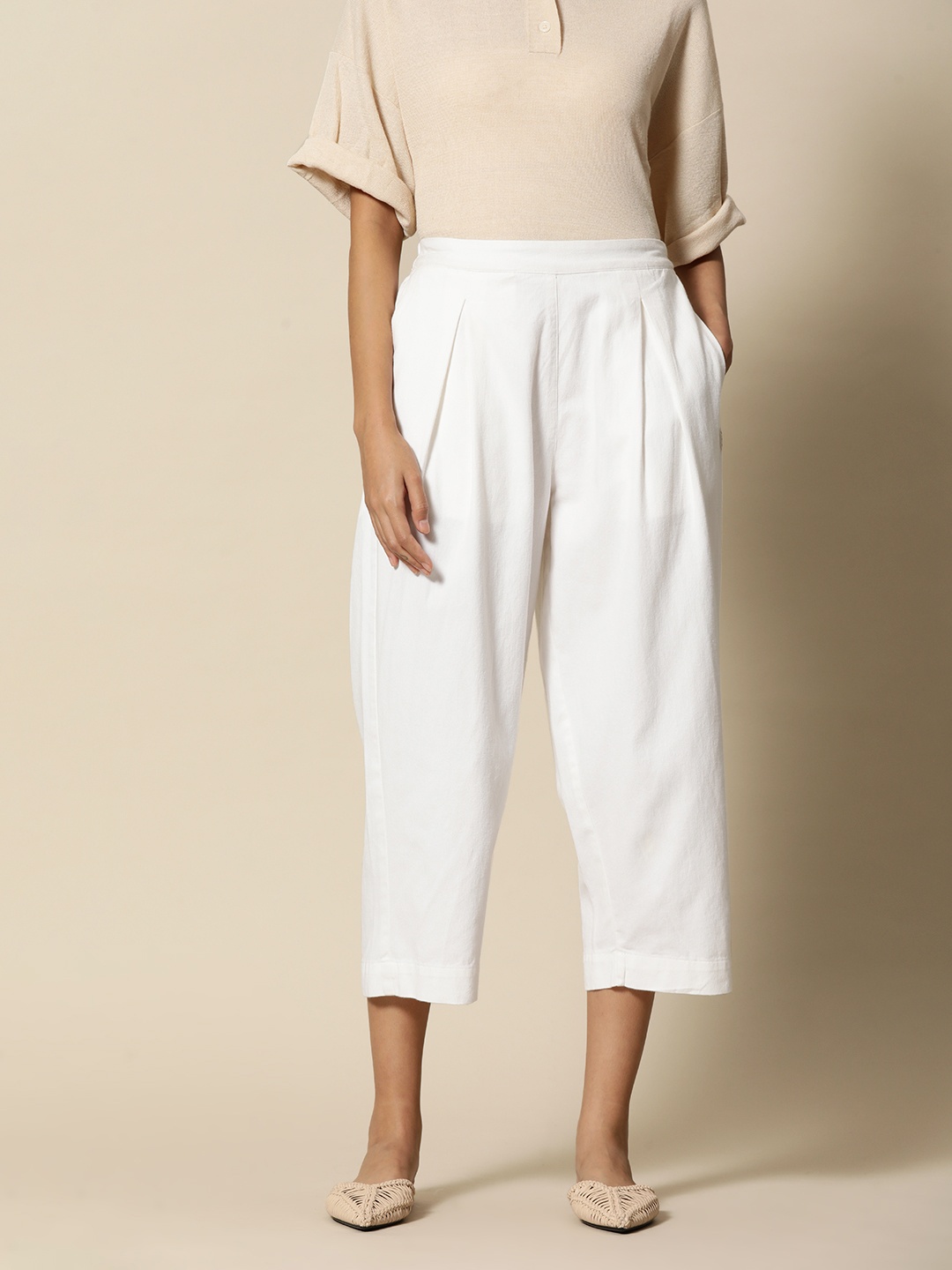 

BOWER Women White Solid Premium Cotton Twill Relaxed Cropped Trousers