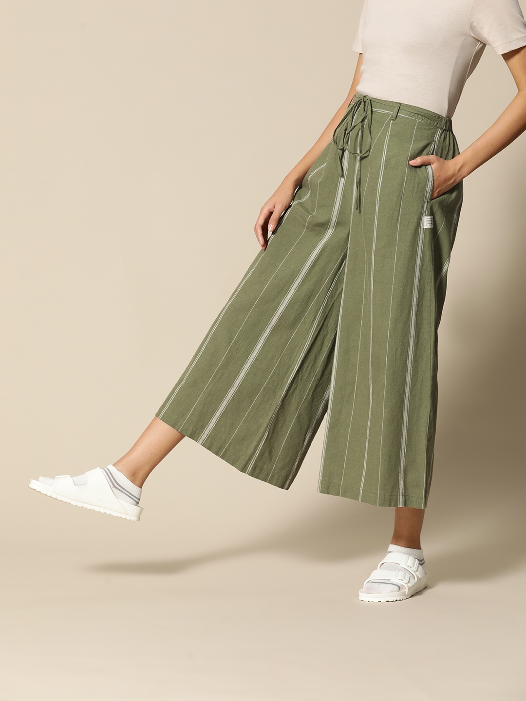 

BOWER Women Olive Green & White Linen Cotton Adjustable Mid-Rise Cropped Trousers