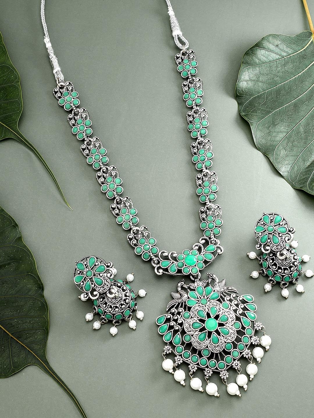 

aadita Silver-Toned & Green Stone-Studded Jewellery Set
