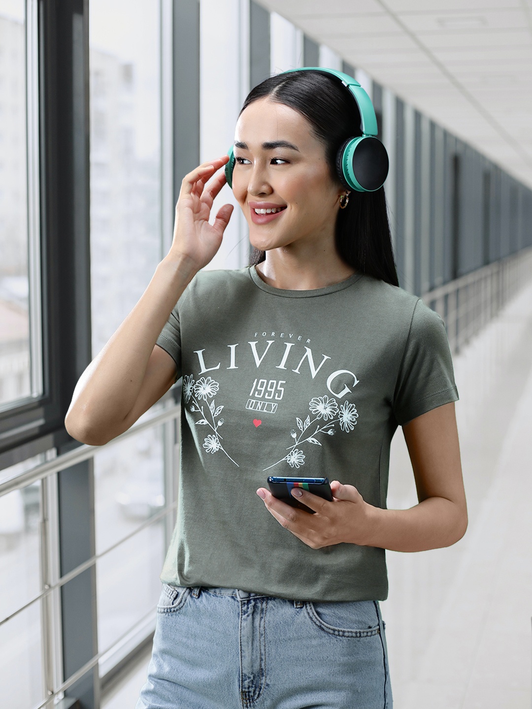

ONLY Women Brown & White Typography Printed T-shirt