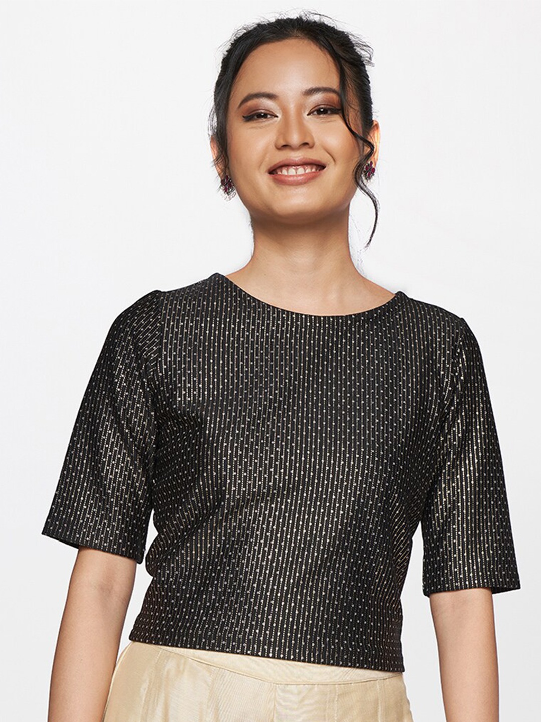 

Global Desi Women Black & Gold-Toned Printed Round Neck Regular Crop Top