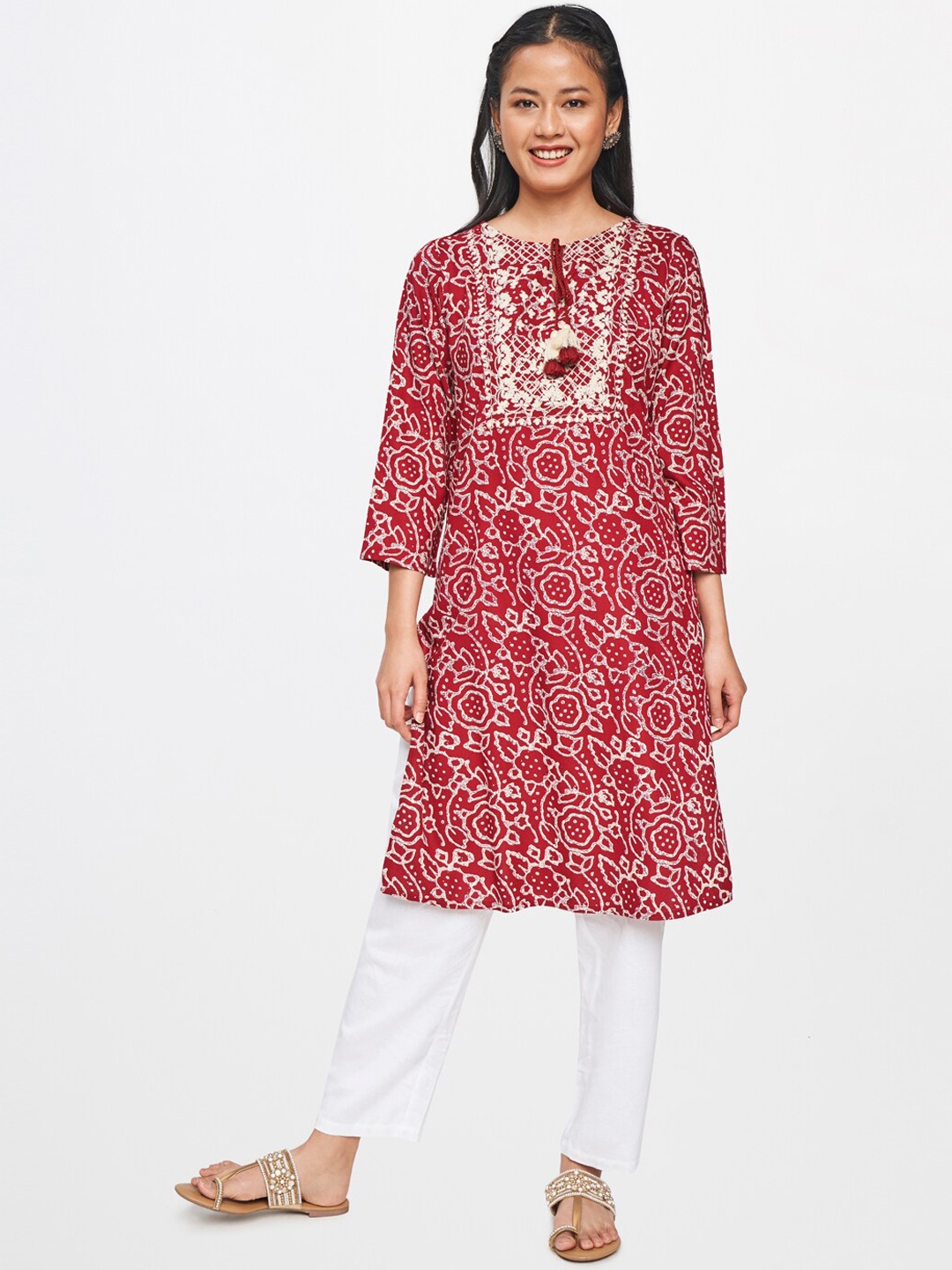 

Global Desi Women Maroon Floral Printed Thread Work Kurta