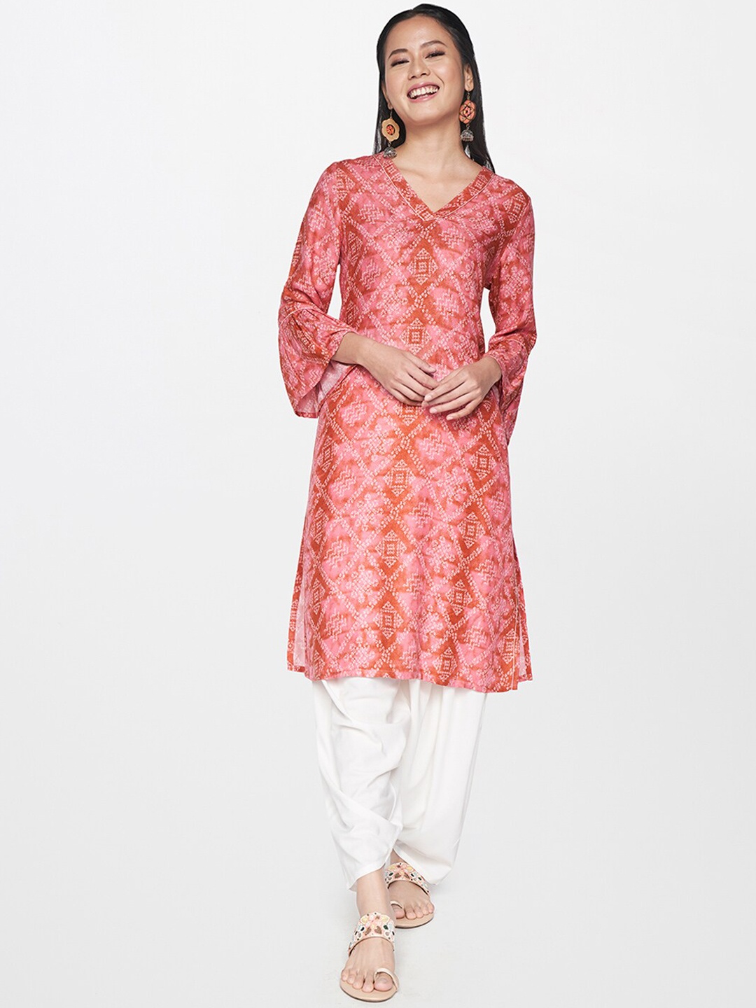 

Global Desi Women Pink & White Geometric Dyed Flared Sleeves Kurta