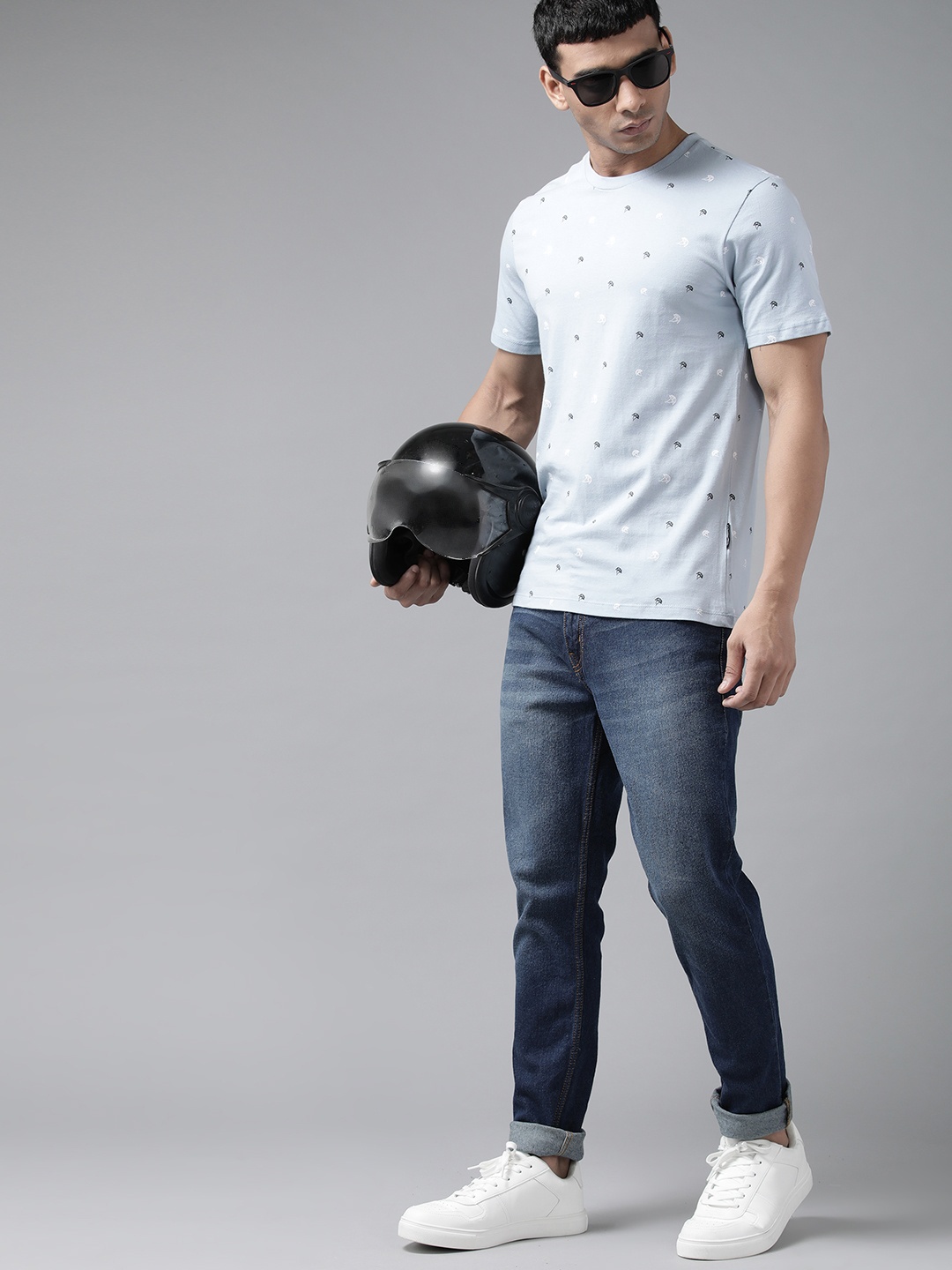 

Roadster Men Navy Blue Skinny Fit Light Fade Stretchable Jeans