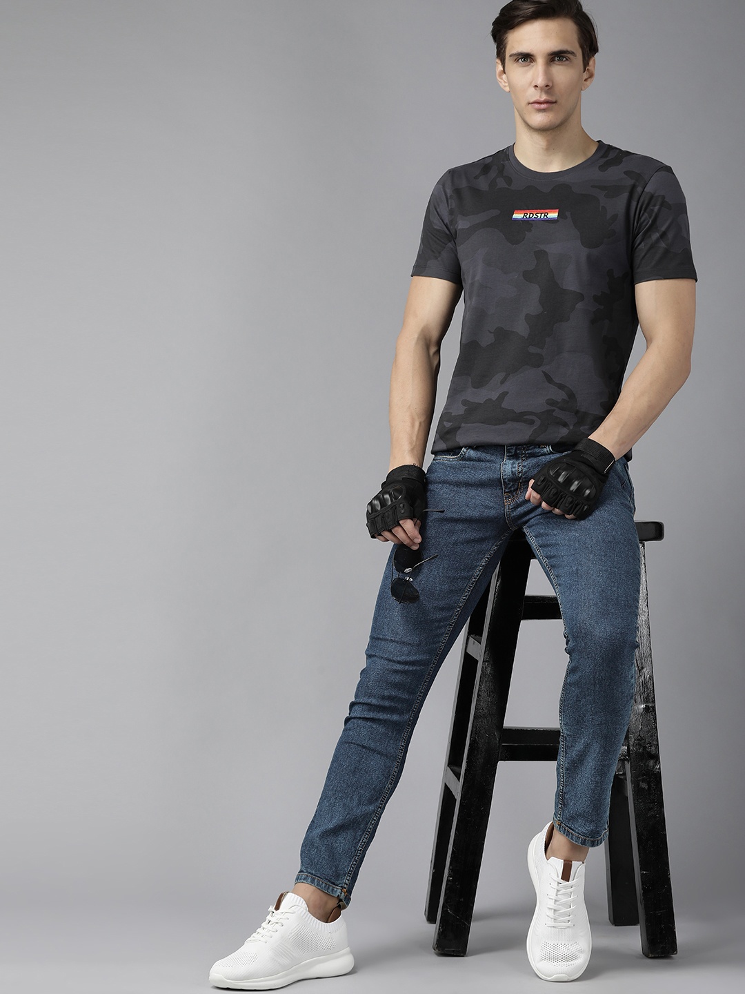 

Roadster Men Navy Blue Skinny Fit Light Fade Stretchable Jeans
