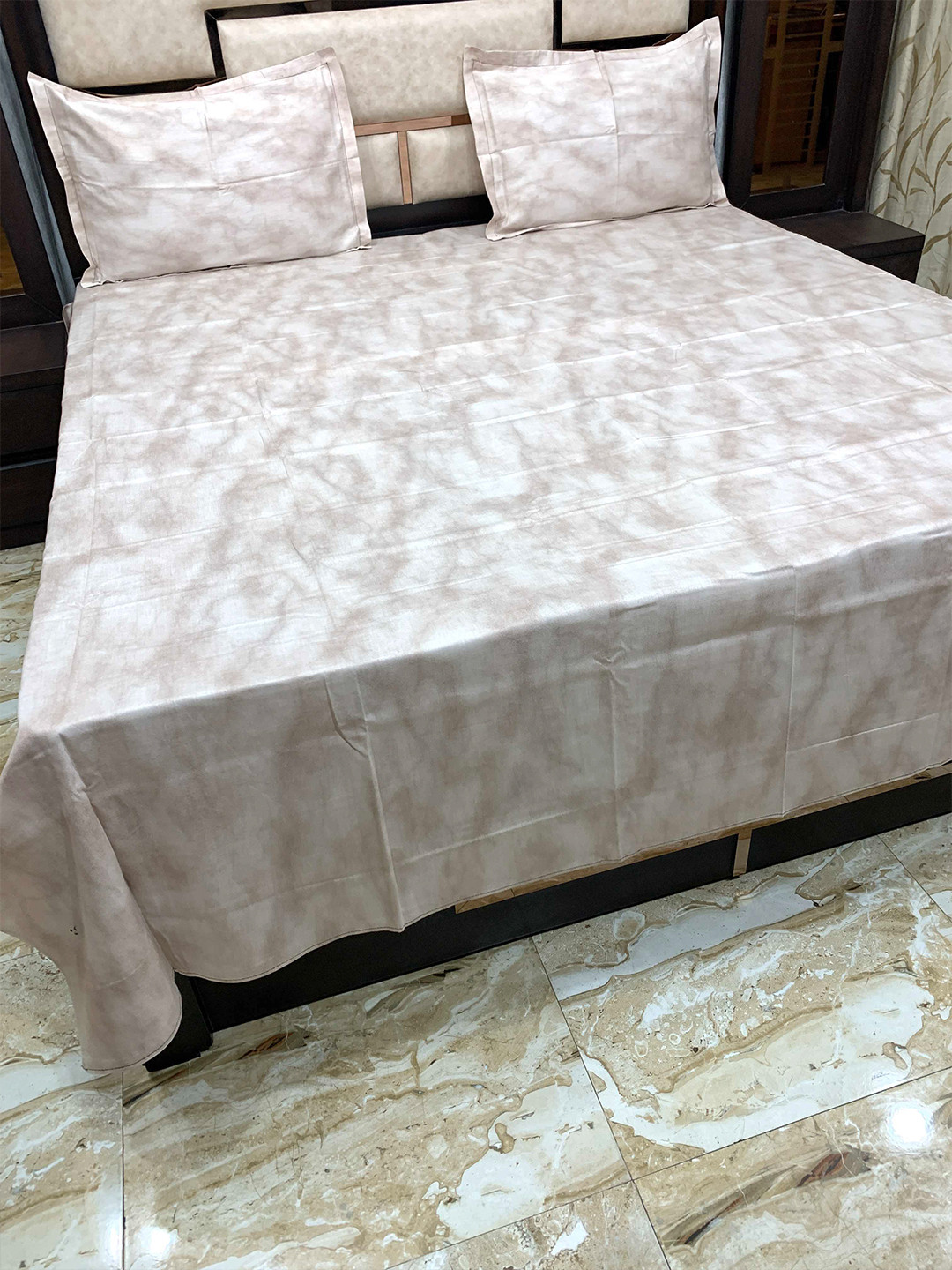 

Pure Decor Brown & White 300 TC Pure Cotton Queen Bedsheet with 2 Pillow Covers