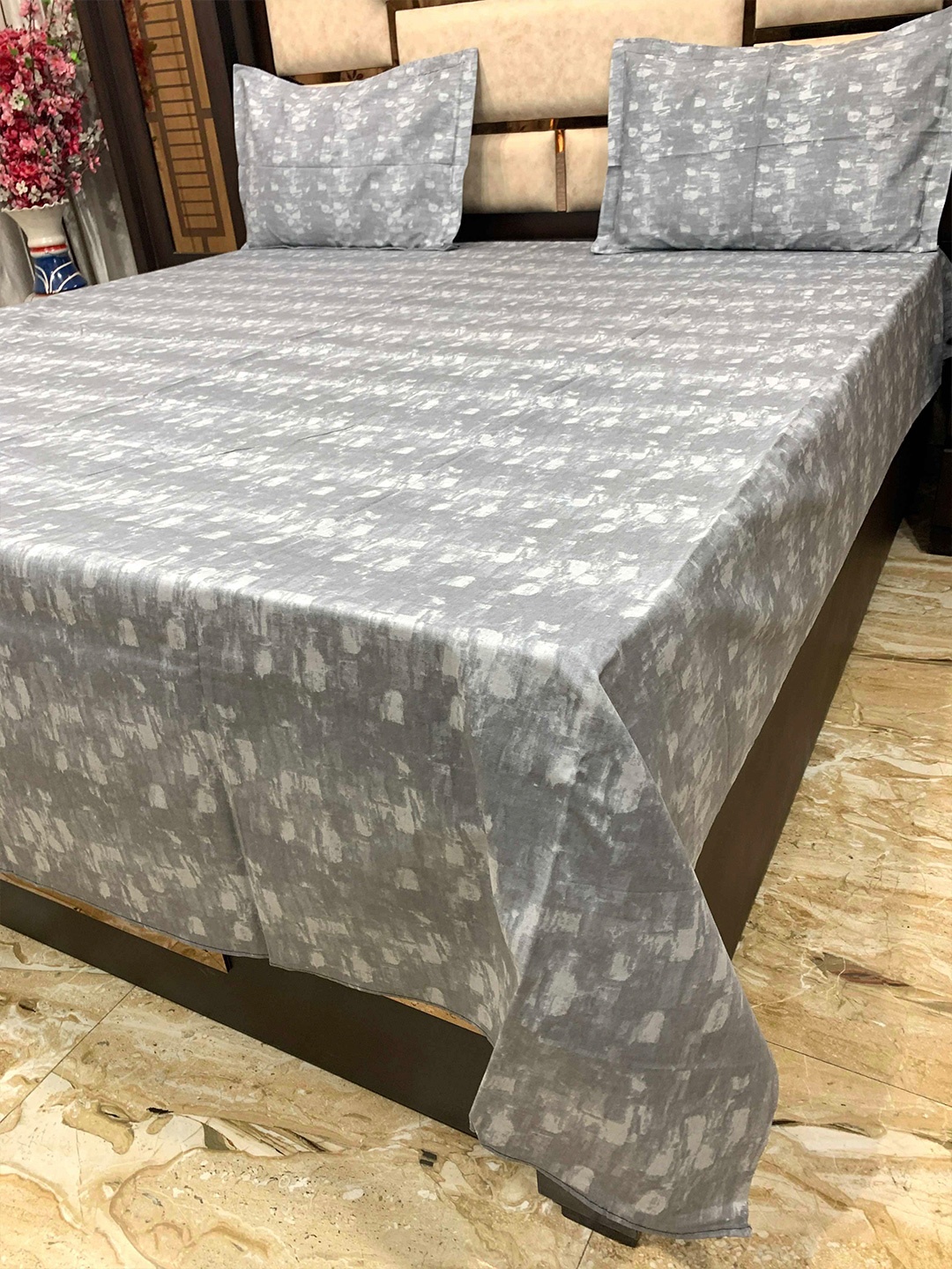 

Pure Decor Grey & White 300 TC Pure Cotton Queen Bedsheet with 2 Pillow Covers