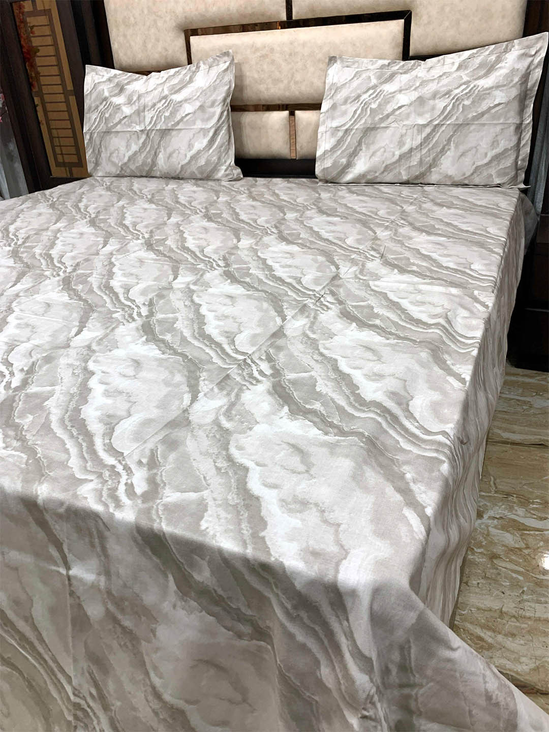 

Pure Decor Grey & Cream-Coloured 300 TC Cotton Queen Bedsheet with 2 Pillow Covers