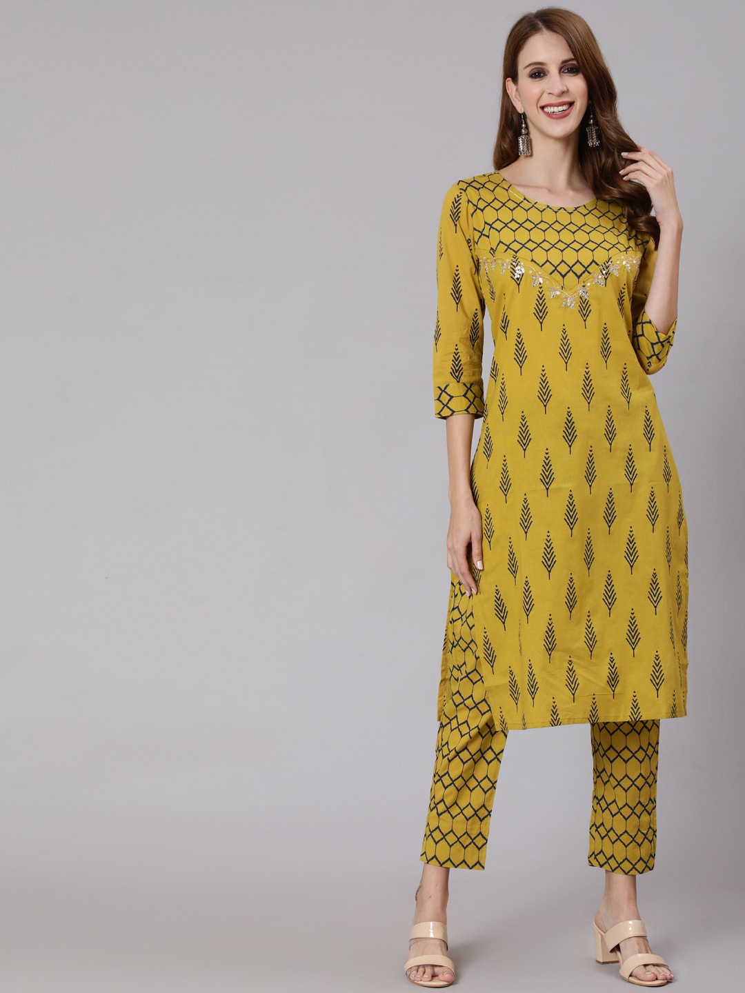 

antaran Women Mustard Yellow Floral Printed Pure Cotton Kurta with Trousers