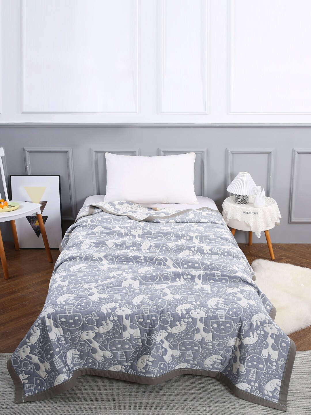 

URBAN DREAM Kids Grey & White Printed Cotton Bed Cover
