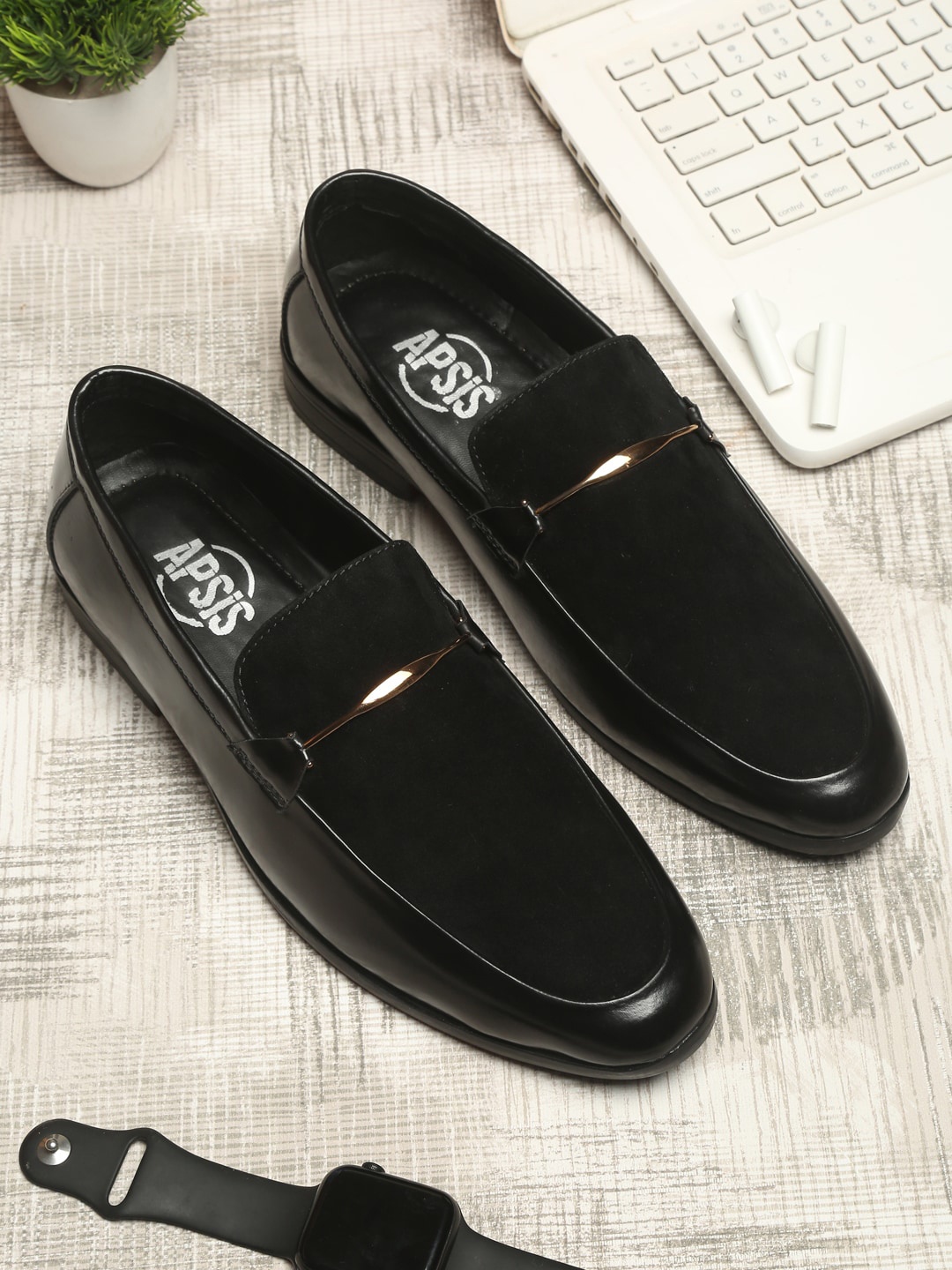 

Apsis Men Black Slip-On Sneakers