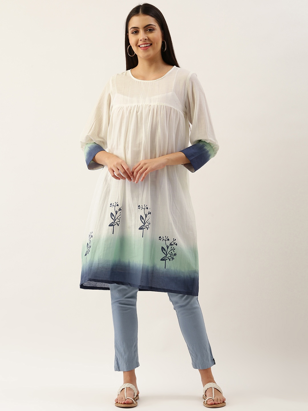 

Saanjh Women White & Blue Floral Printed Kurta