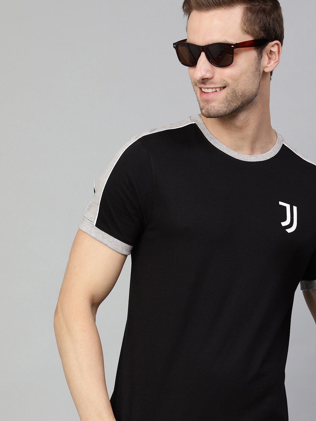 

Juventus F.C. Men Black Solid T-shirt