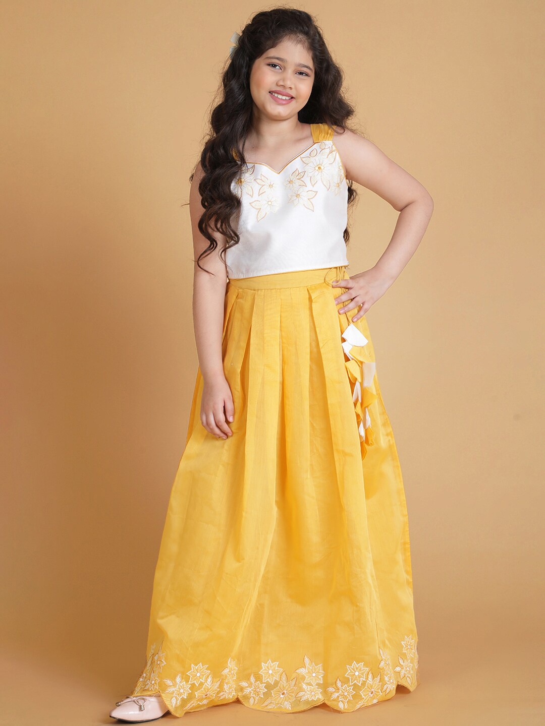

titliyan Girls Yellow & White Embroidered Ready to Wear Lehenga & Blouse