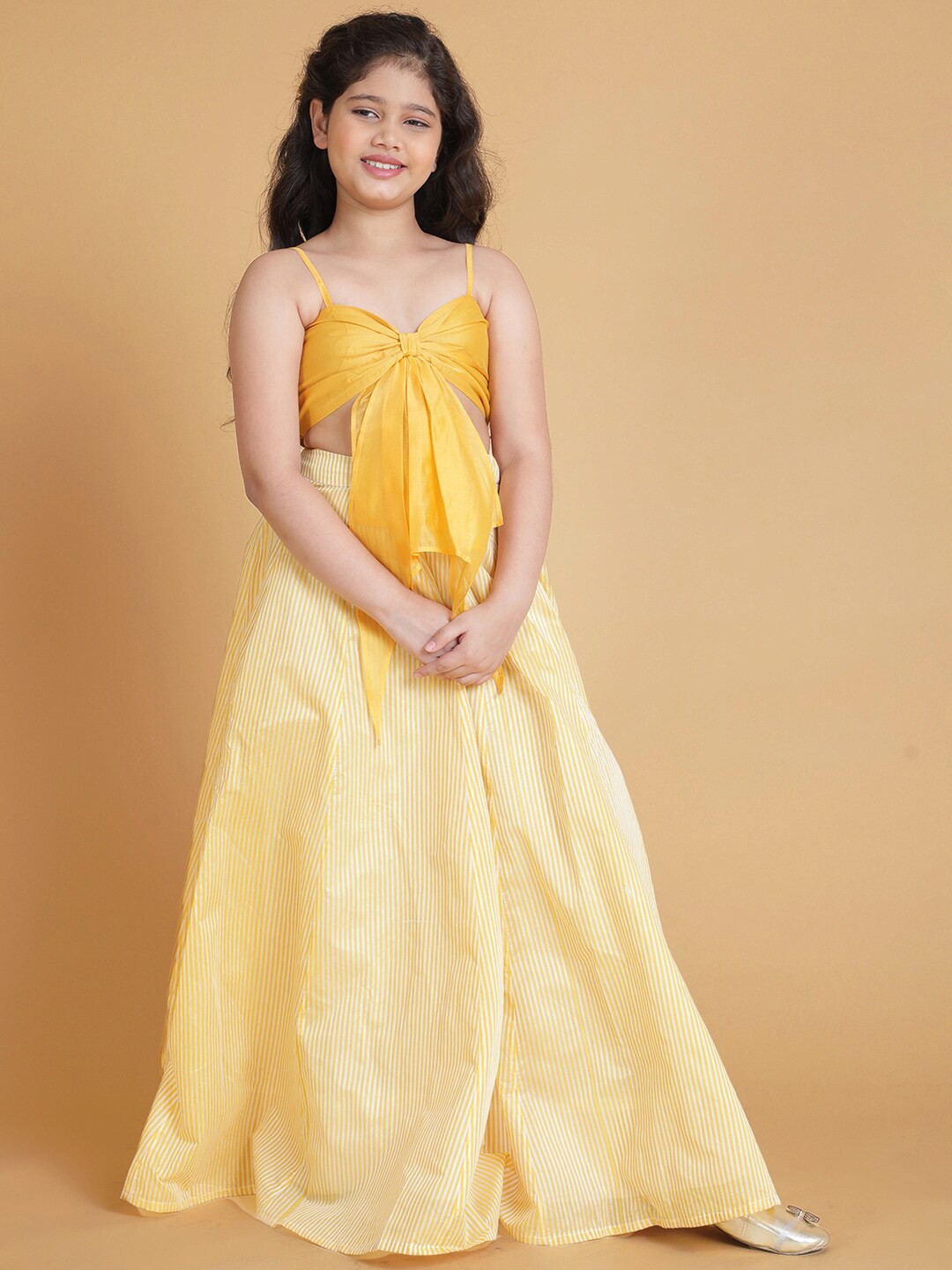 

titliyan Girls Yellow & White Ready to Wear Lehenga & Blouse