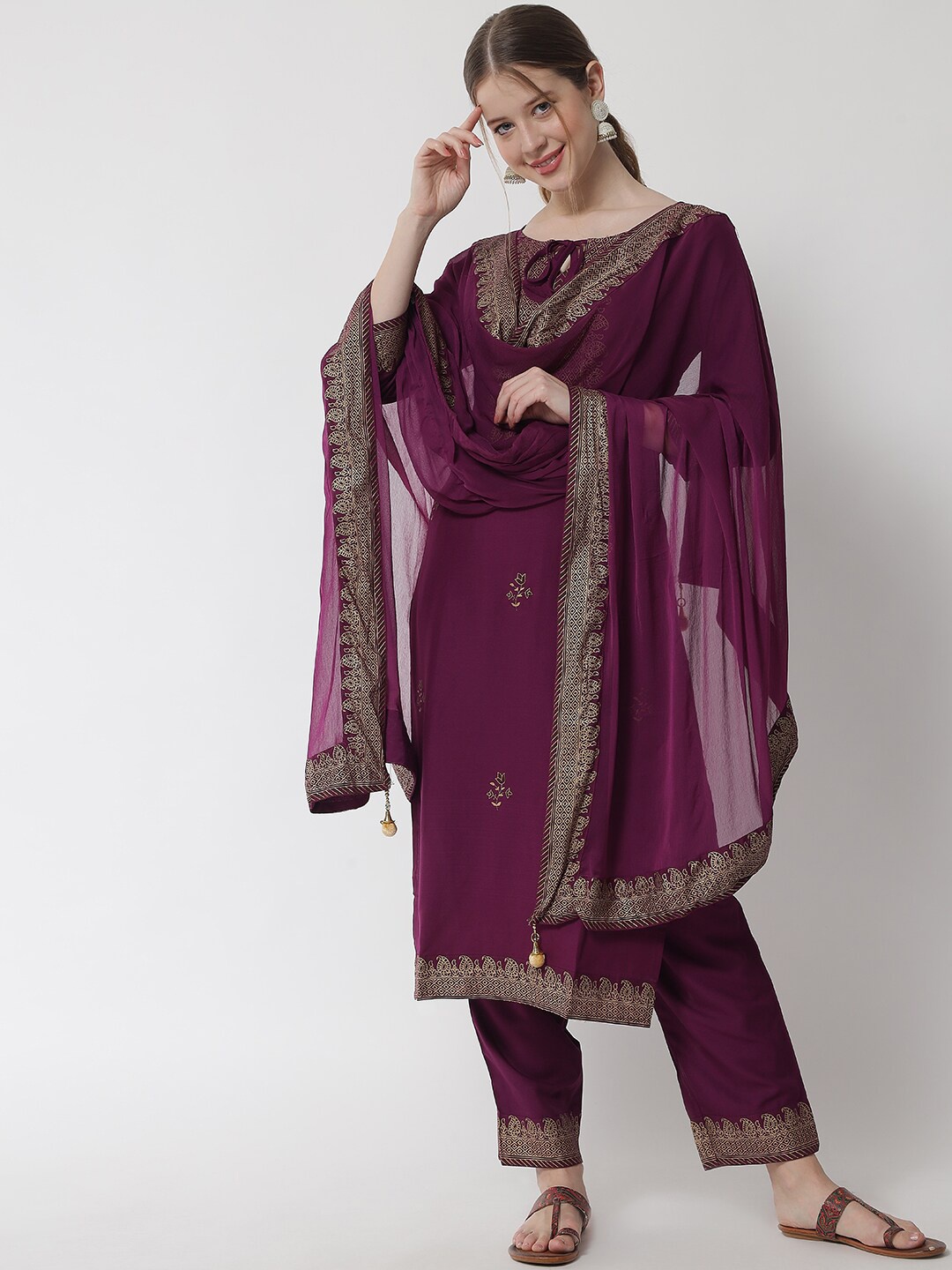 

IkDaiya Women Magenta Ethnic Motifs Printed Kurta with Trousers & With Dupatta