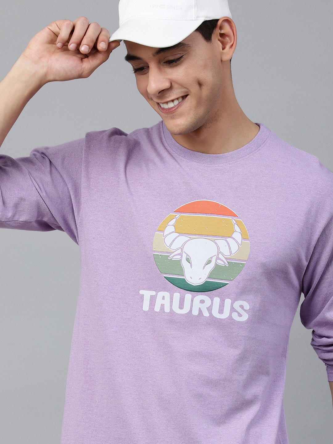 

Jolie robe Men Lavender & White Typography Printed Pure Cotton T-shirt