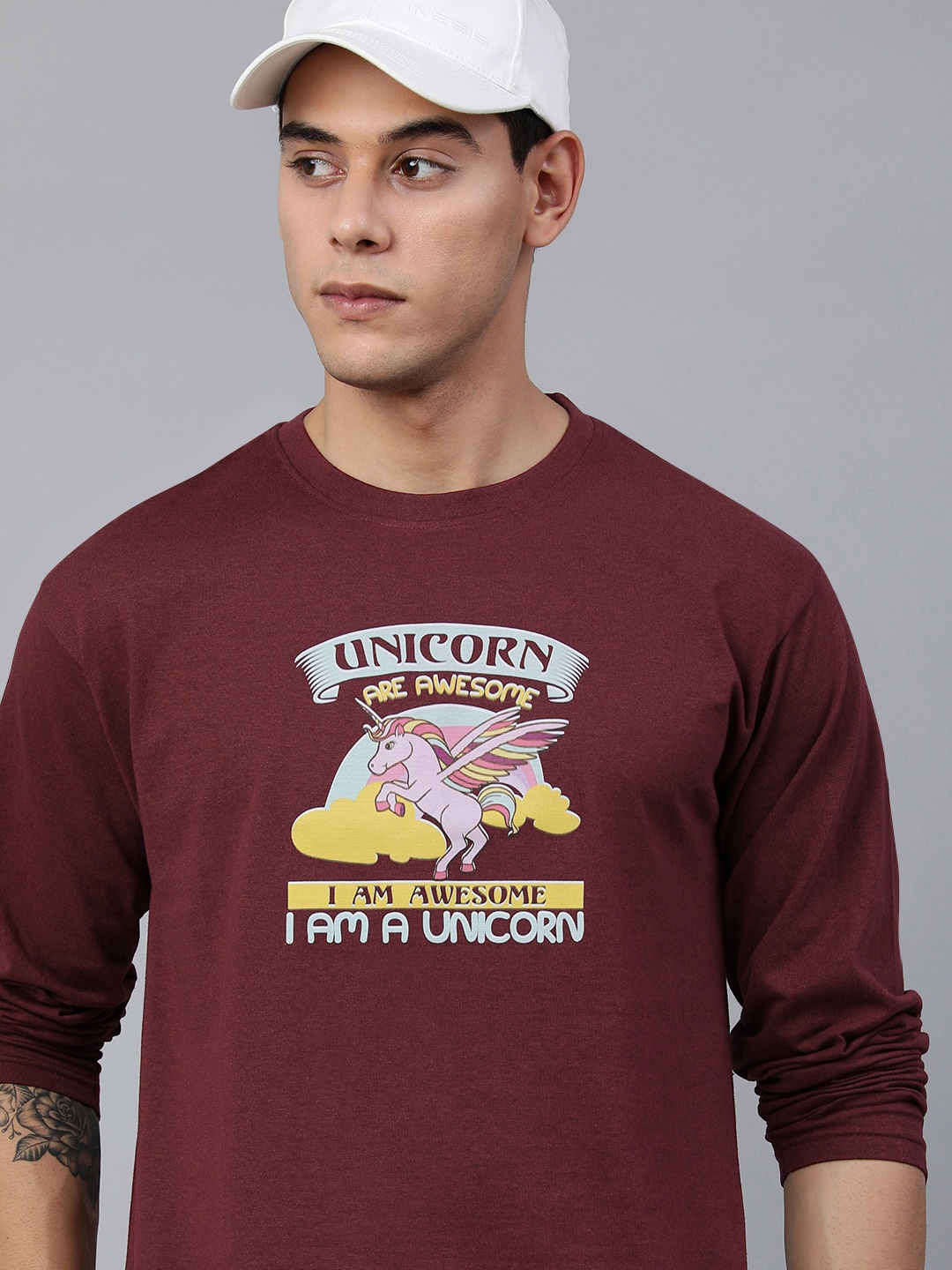 

Jolie robe Men Maroon & Yellow Typography Printed Pure Cotton T-shirt