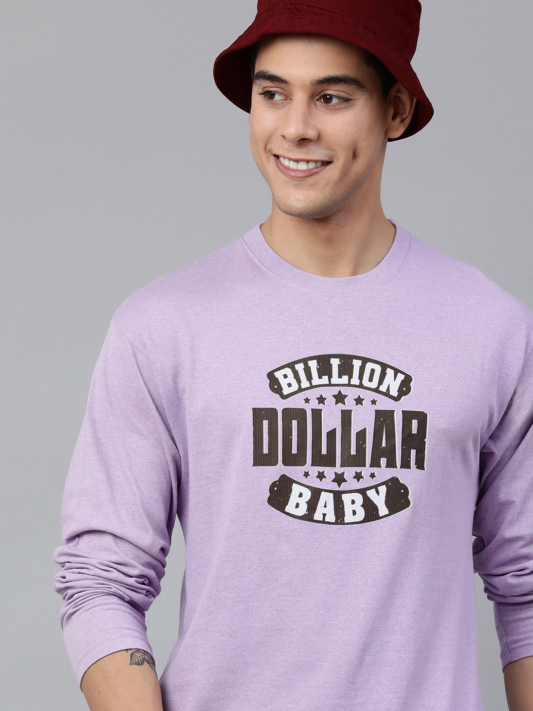 

Jolie robe Men Lavender Typography Printed Pure Cotton T-shirt
