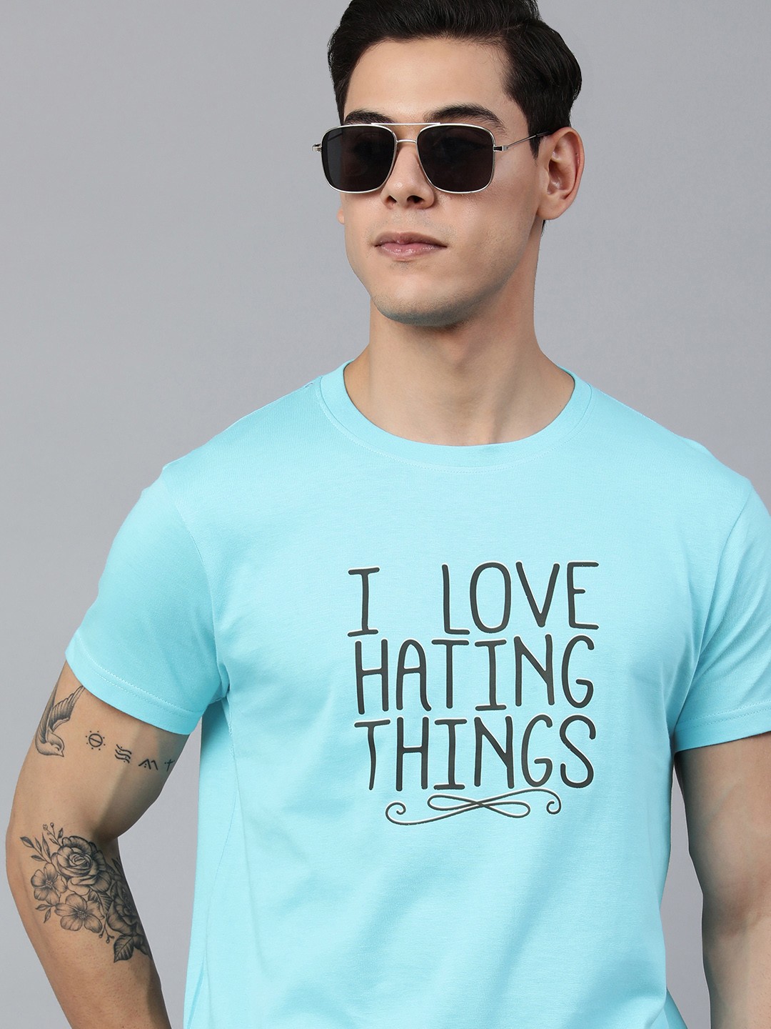 

Jolie robe Men Blue & Black Typography Printed Pure Cotton T-shirt