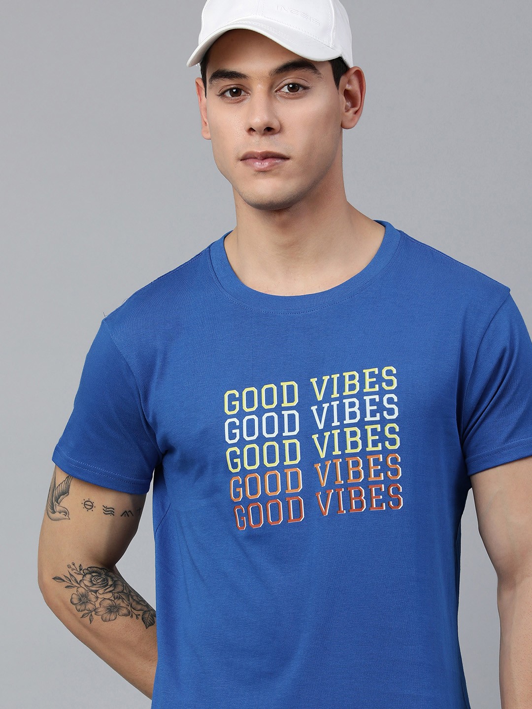 

Jolie robe Men Blue & Yellow Typography Printed Pure Cotton T-shirt