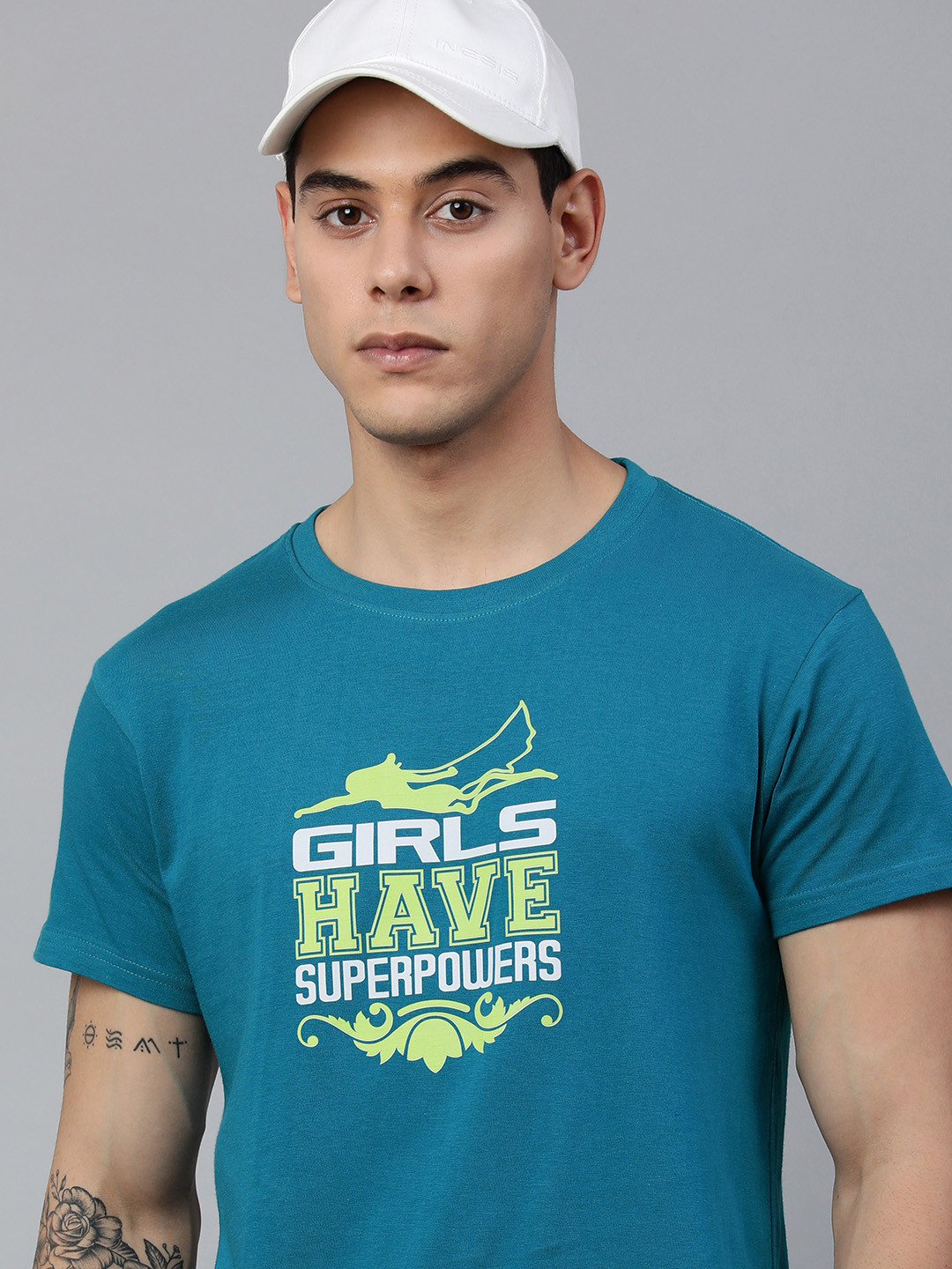 

Jolie robe Men Teal Blue & White Typography Printed Pure Cotton T-shirt