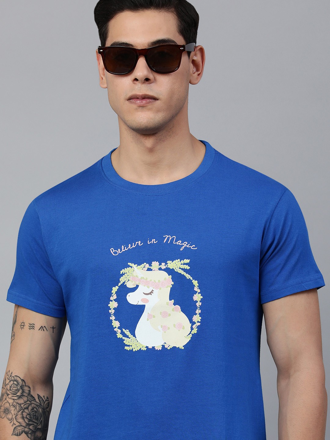 

Jolie robe Men Blue & White Typography Printed Pure Cotton T-shirt