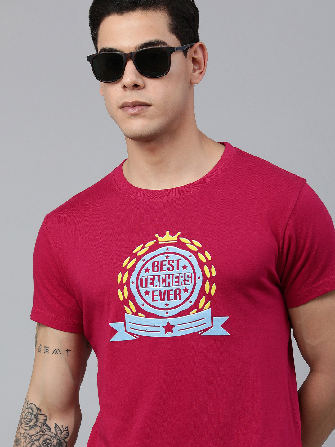 

Jolie robe Men Red & Blue Typography Printed Pure Cotton T-shirt