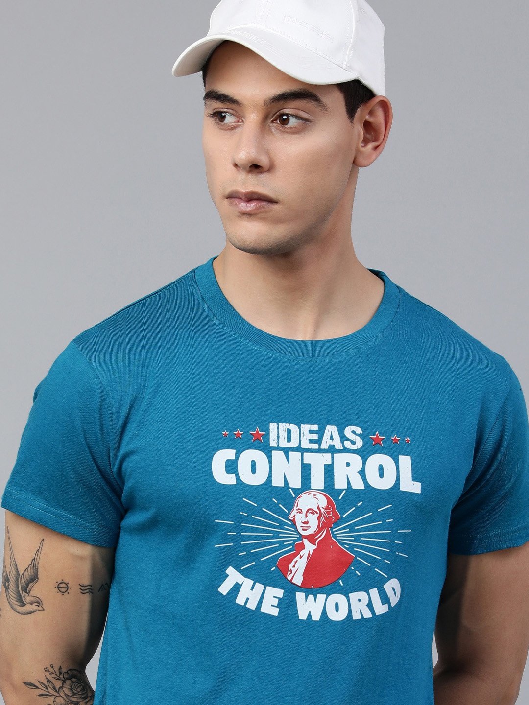 

Jolie robe Men Teal Blue & White Typography Printed Pure Cotton T-shirt