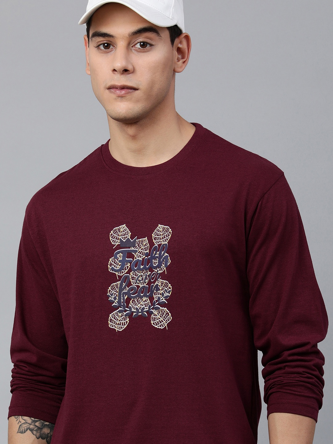 

Jolie robe Men Maroon Typography Printed Pure Cotton T-shirt