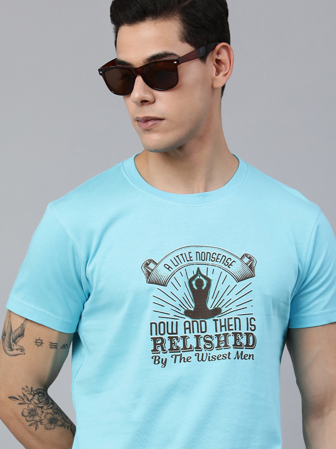 

Jolie robe Men Blue & Black Typography Printed Pure Cotton T-shirt