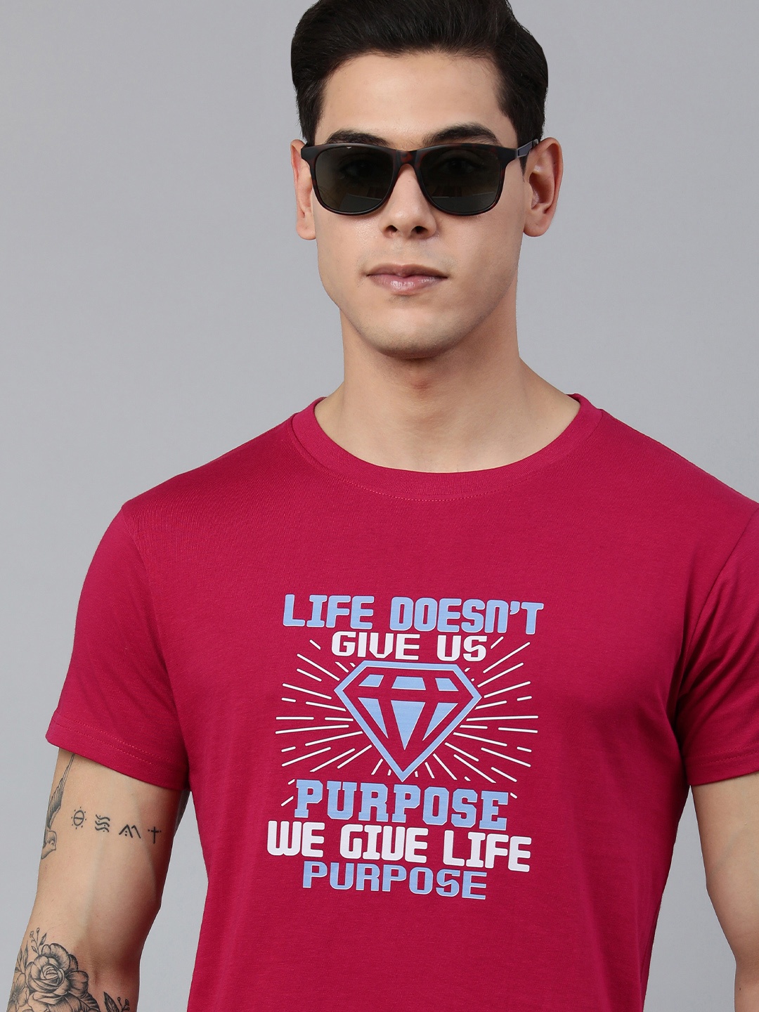 

Jolie robe Men Red & Blue Typography Printed Pure Cotton T-shirt