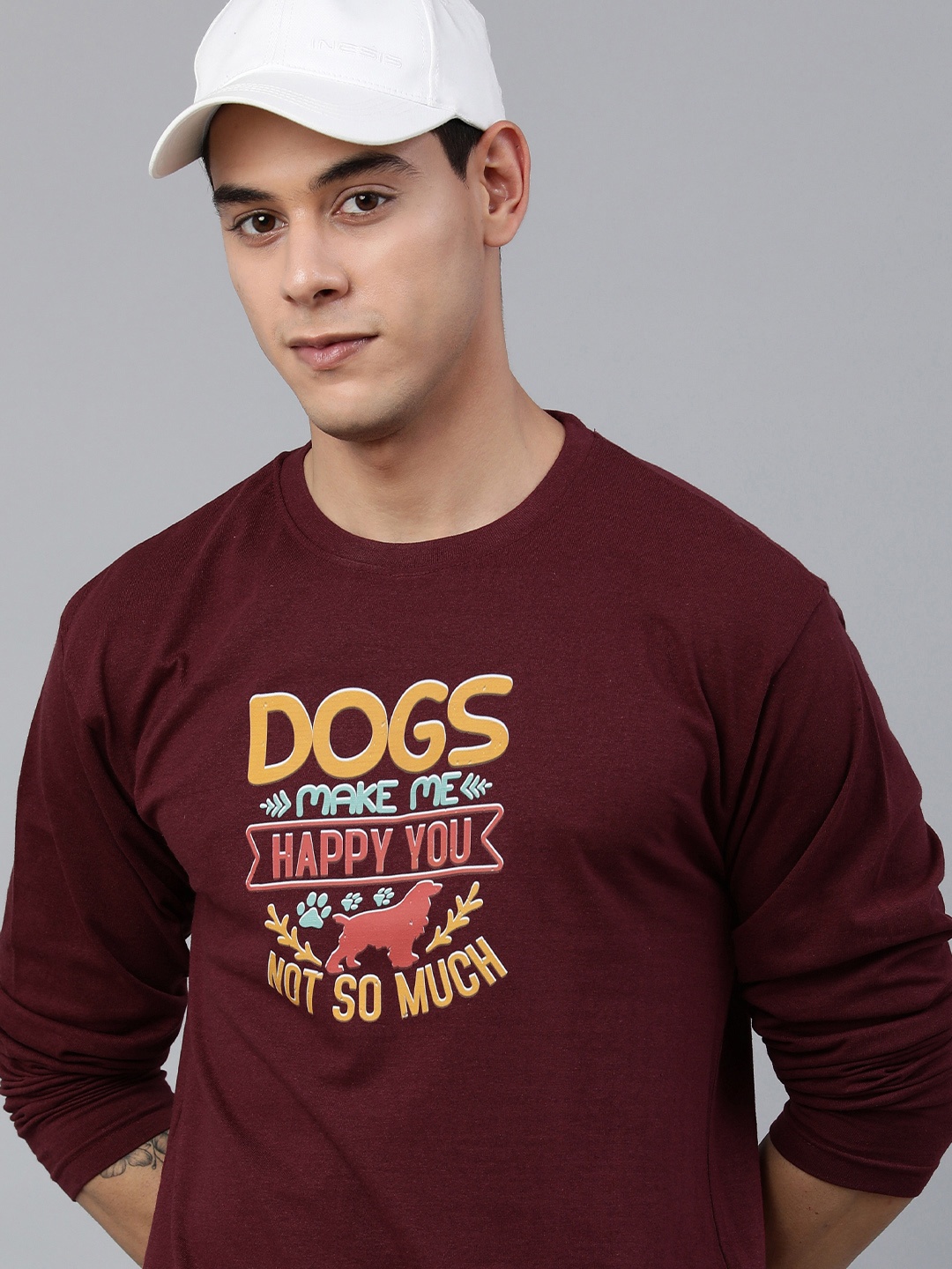 

Jolie robe Men Maroon & Yellow Typography Printed Pure Cotton T-shirt