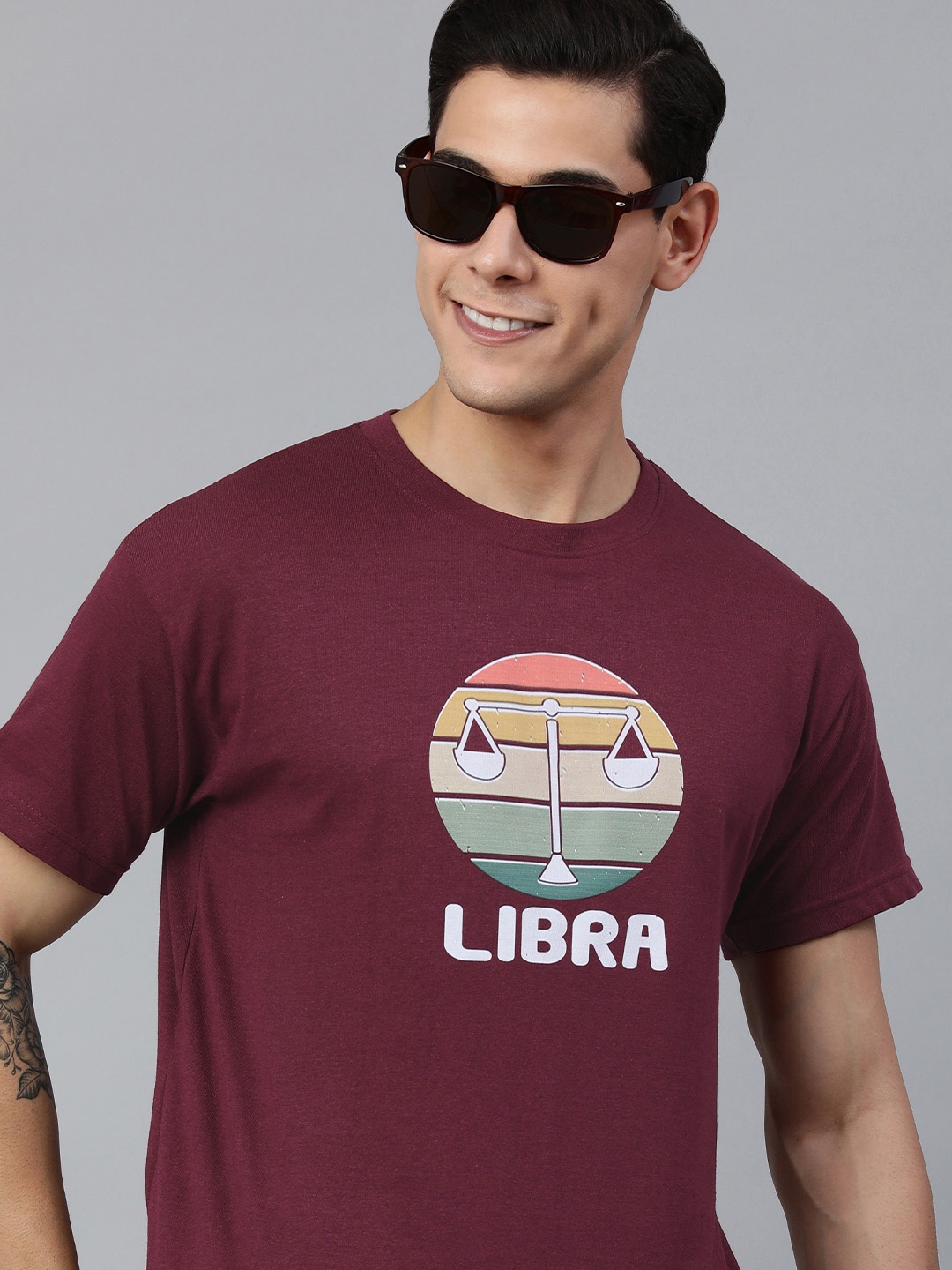 

Jolie robe Men Maroon & White Printed Pure Cotton T-shirt