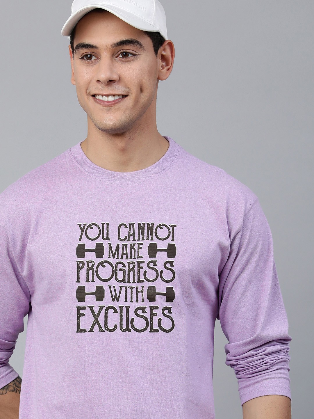 

Jolie robe Men Lavender & Black Typography Printed Pure Cotton T-shirt