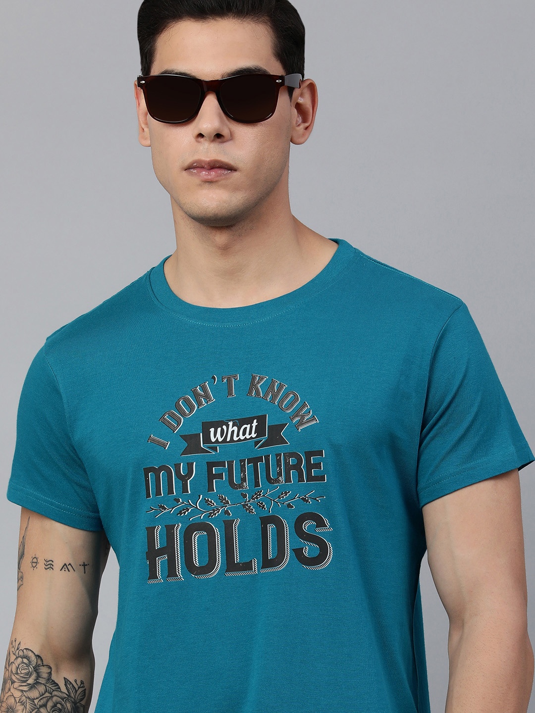

Jolie robe Men Teal Blue & Black Typography Printed Pure Cotton T-shirt