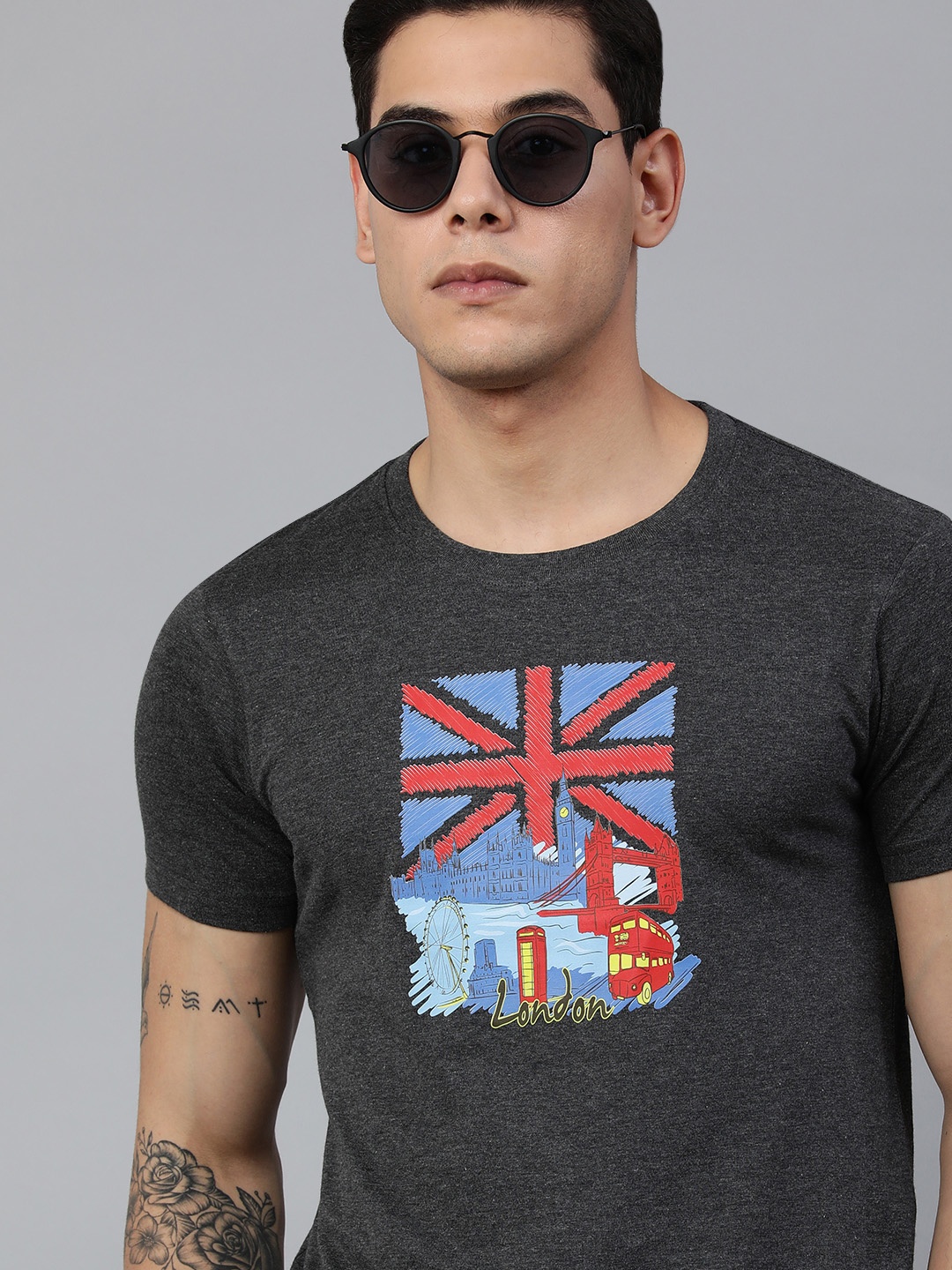 

Jolie robe Men Charcoal & Blue Printed Pure Cotton T-shirt