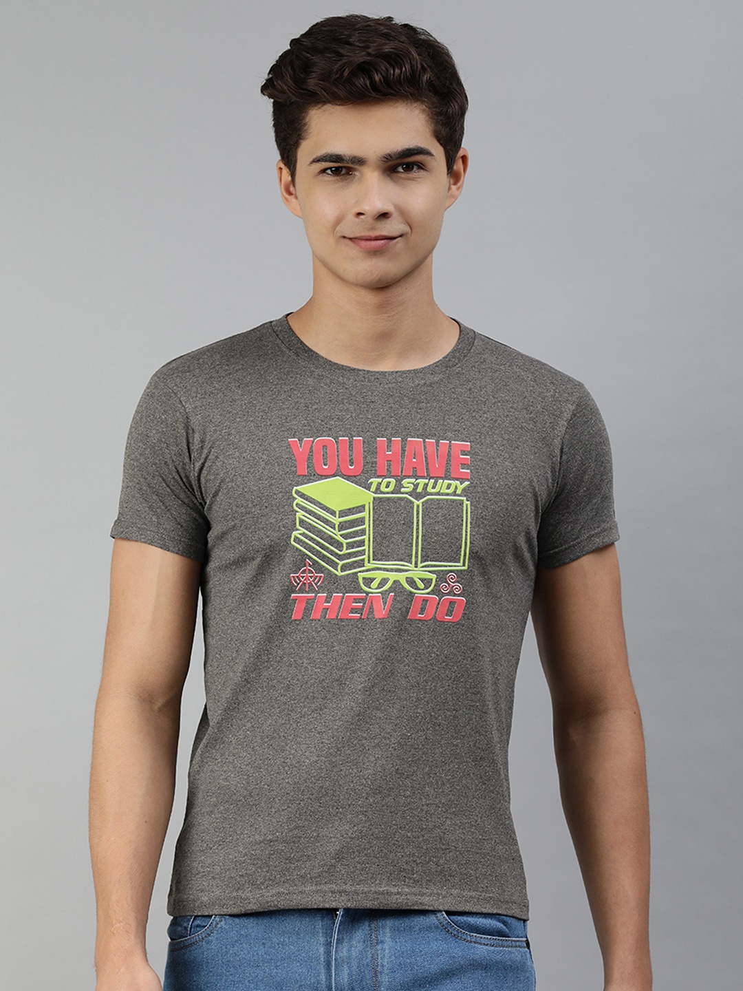 

Jolie robe Men Charcoal Grey & Green Typography Printed Pure Cotton T-shirt