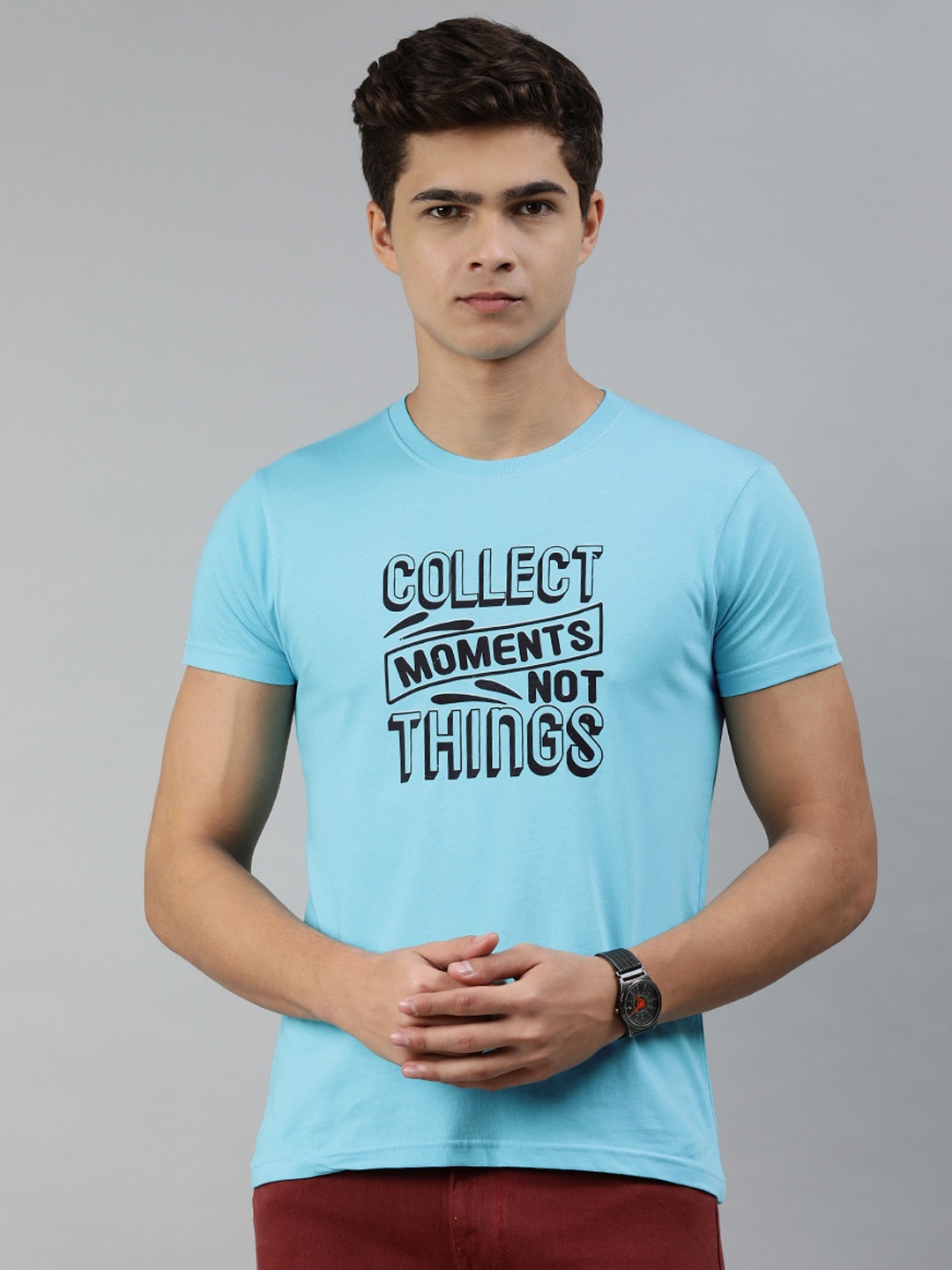 

Jolie robe Men Blue & Black Typography Printed Pure Cotton T-shirt