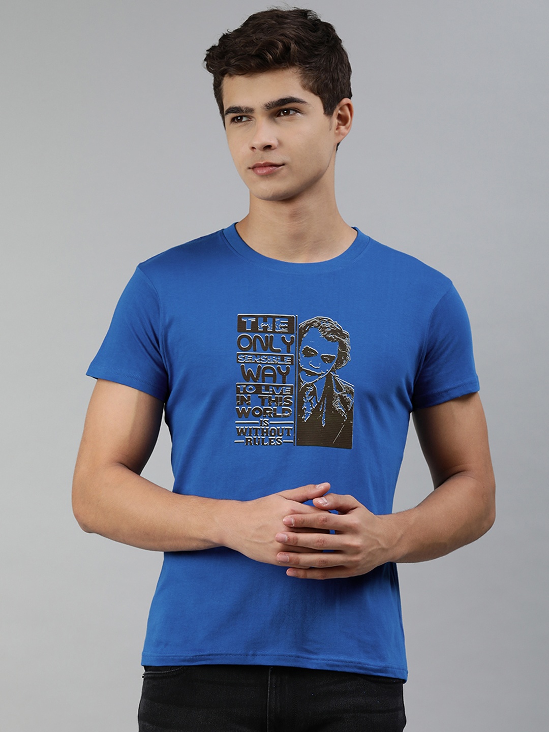

Jolie robe Men Blue & Black Typography Printed T-shirt