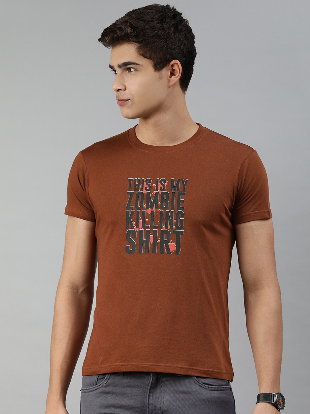 

Jolie robe Men Brown & Black Typography Printed Pure Cotton T-shirt