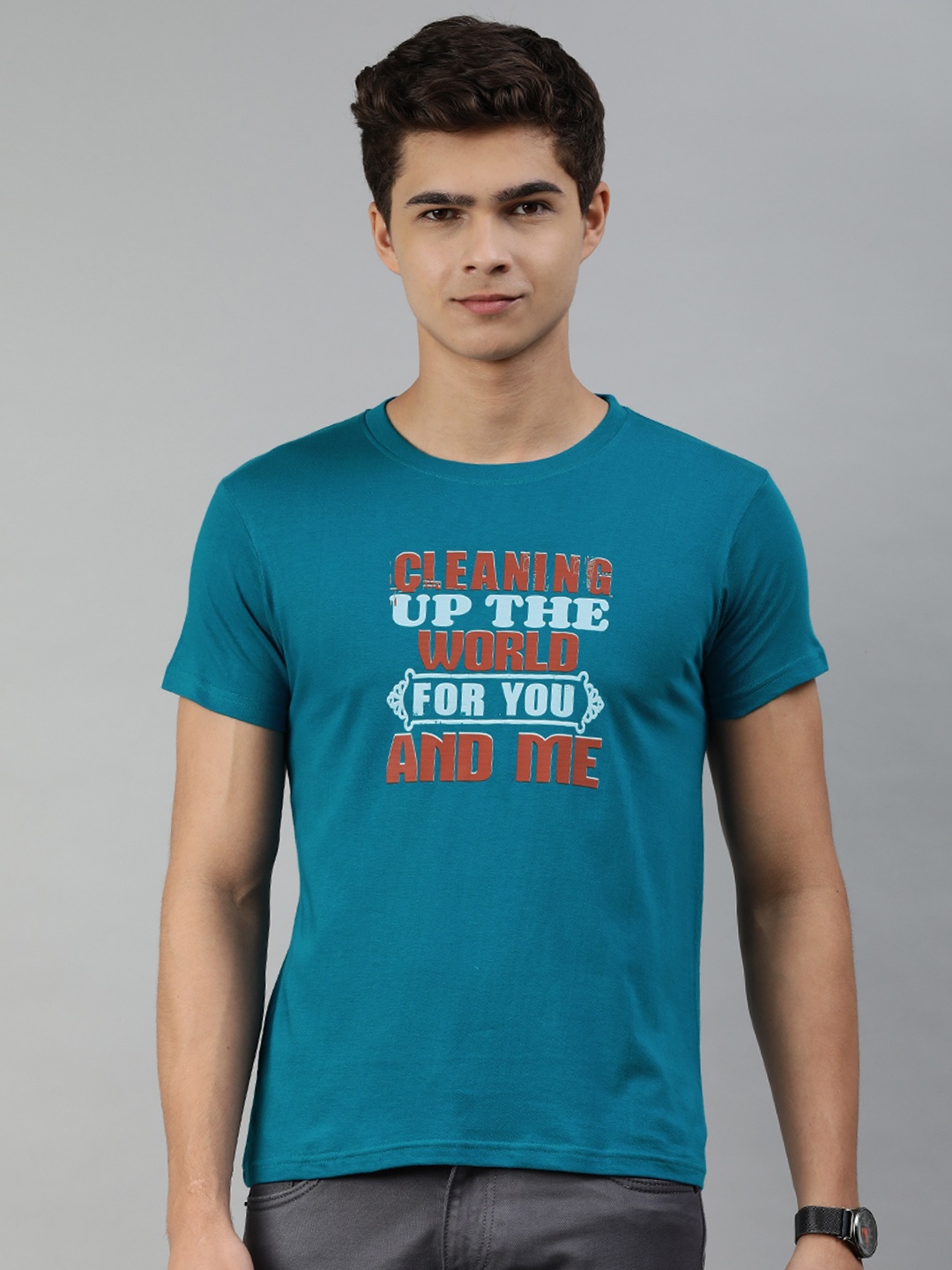 

Jolie robe Men Blue & Maroon Typography Printed Pure Cotton T-shirt