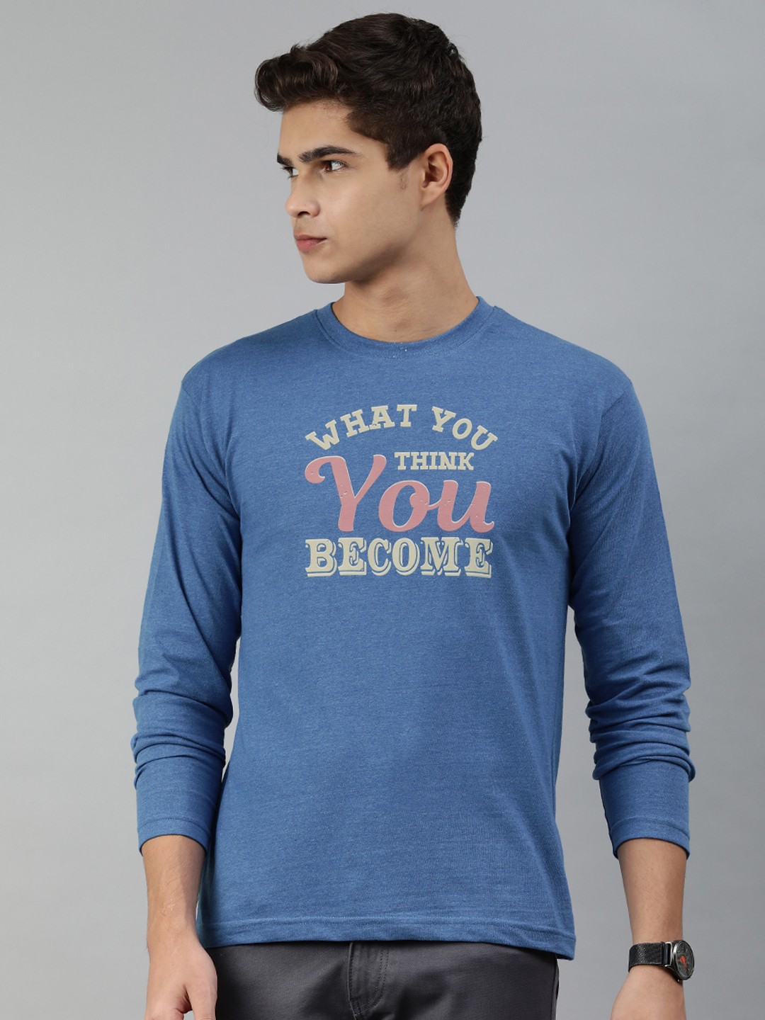

Jolie robe Men Blue & Beige Typography Printed Pure Cotton T-shirt