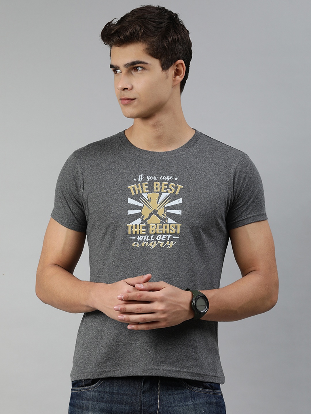 

Jolie robe Men Charcoal Grey & Beige Printed Pure Cotton T-shirt