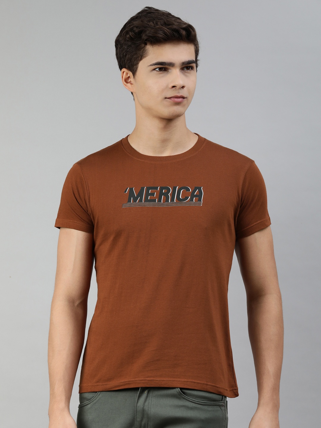 

Jolie robe Men Brown Typography Printed T-shirt