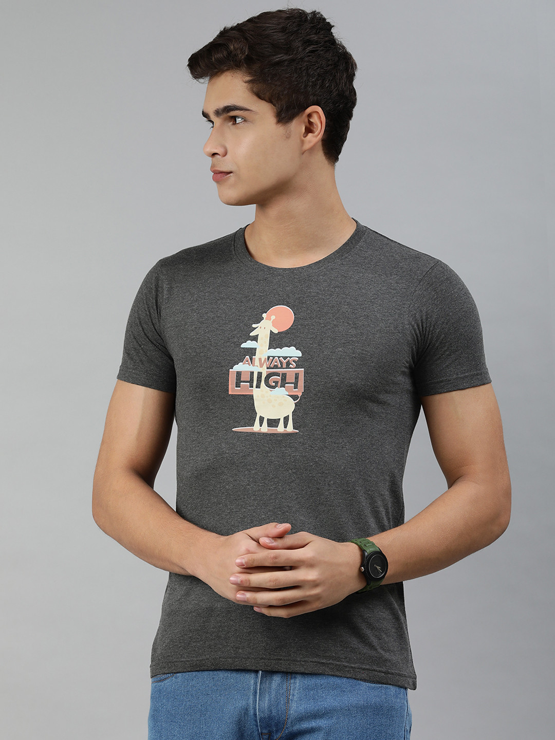 

Jolie robe Men Charcoal Grey & Beige Printed Pure Cotton T-shirt