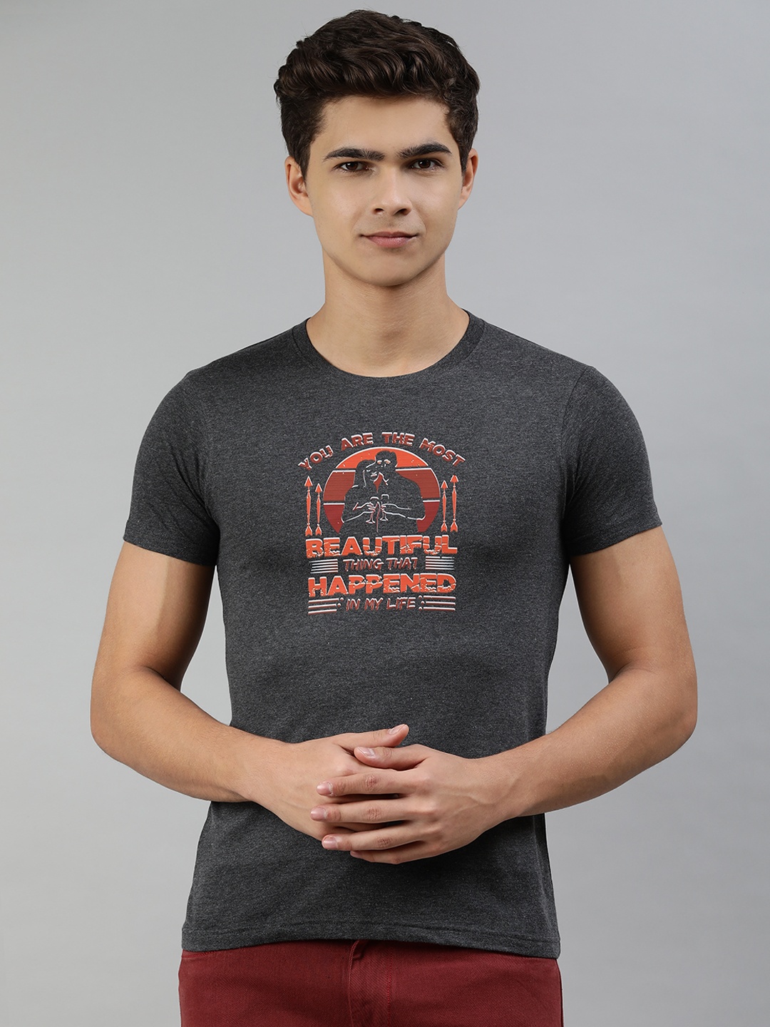

Jolie robe Men Charcoal Grey & Orange Printed Pure Cotton T-shirt