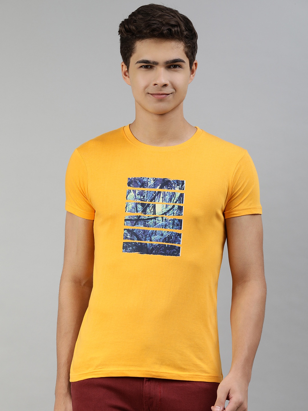 

Jolie robe Men Yellow & Blue Printed Pure Cotton T-shirt