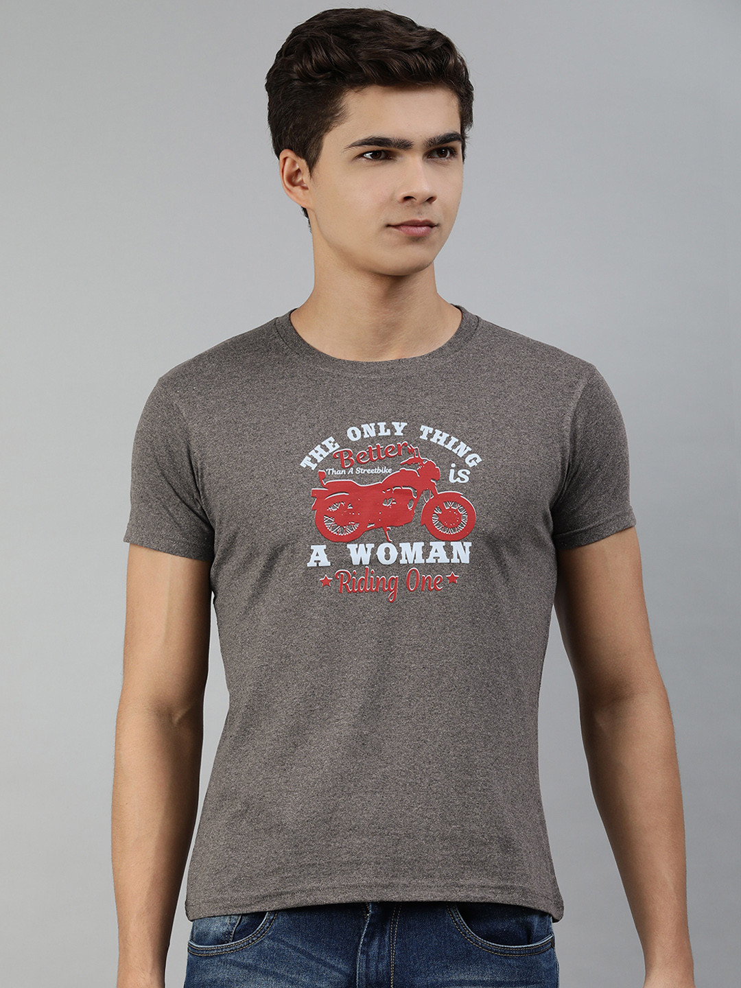 

Jolie robe Men Charcoal Grey & Red Printed Pure Cotton T-shirt