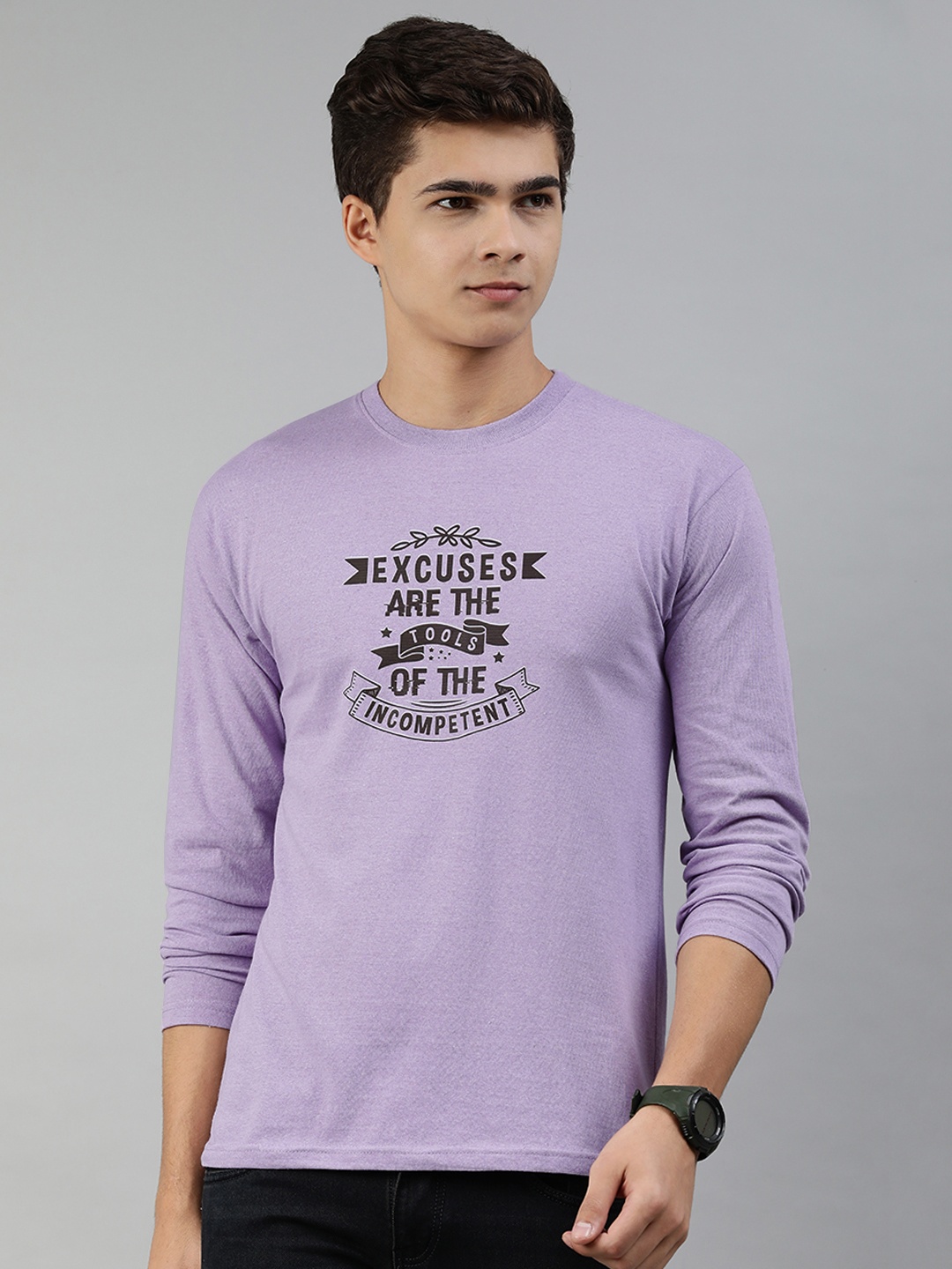 

Jolie robe Men Lavender & Black Typography Printed Pure Cotton T-shirt